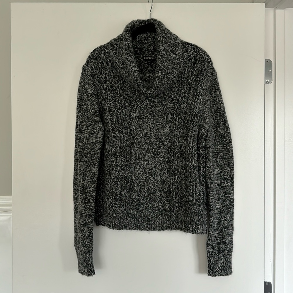 Express sweater size M